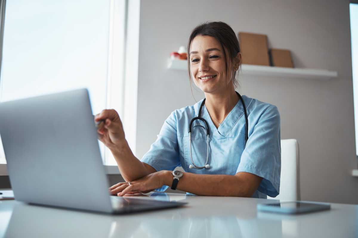 5 Career Development Program Features That Drive Advancement in Healthcare Management